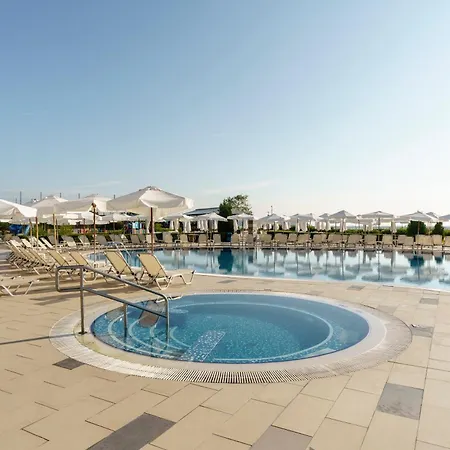 Alua Helios Bay 4*