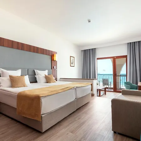 Alua Helios Bay 4*
