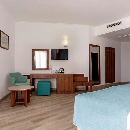 Alua Helios Bay 4* Obzor