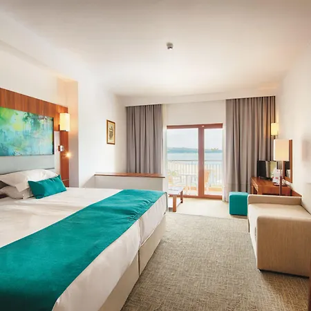 Хотел Alua Helios Bay Обзор