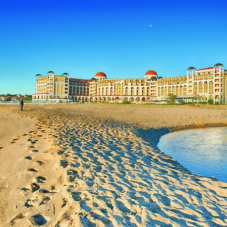 Alua Helios Bay Хотел